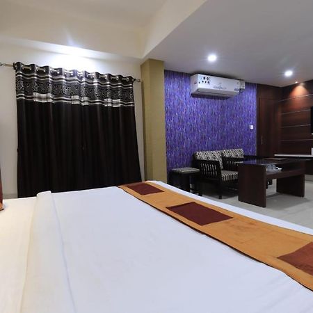 Hotel Rashmi Гувахати Экстерьер фото