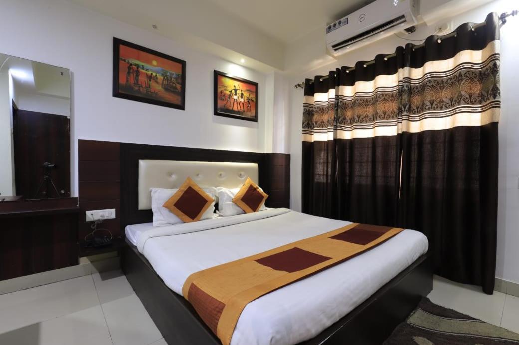 Hotel Rashmi Гувахати Экстерьер фото